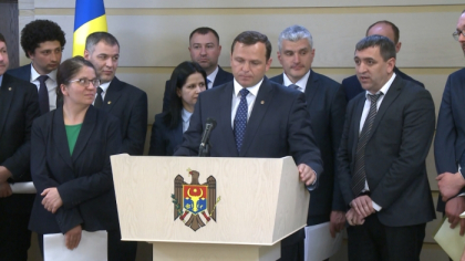 Blocul ACUM a intocmit o declaratie privind recunoasterea caracterului captiv al statului. Ei spun ca se vor adresa deputatilor sa o semneze: "Denunta actualul regim oligarhic, condus de Vladimir Plahotniuc" / DOC Blocul ACUM a intocmit o declaratie privind recunoasterea caracterului captiv al statului. Ei spun ca se vor adresa deputatilor sa o semneze: "Denunta actualul regim oligarhic, condus de Vladimir Plahotniuc" / DOC