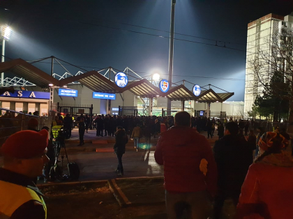 Coada imensa s-a format la stadionul Zimbru - GALERIE FOTO