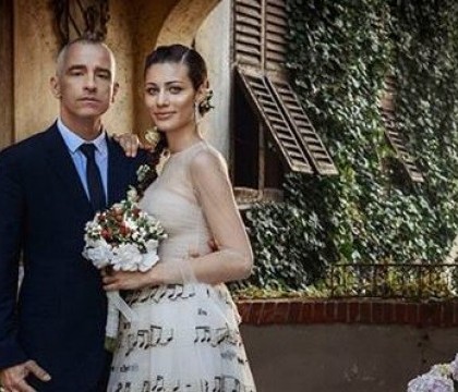 Cantaretul Eros Ramazzotti s-a casatorit in secret, la Milano. Rochia speciala pe care a purtat-o mireasa in ziua nuntii