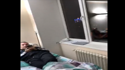 Sotia lui Sergiu Sirbu a facut un Live pe Facebook in momentul in care a venit sa-si viziteze sotul la spitalul de urgenta: "Avem o palata obisnuita. Acolo este Sergiu" - VIDEO