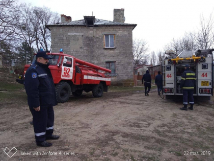 Un barbat din Ungheni a murit dupa ce casa lui a fost cuprinsa de flacari - FOTO