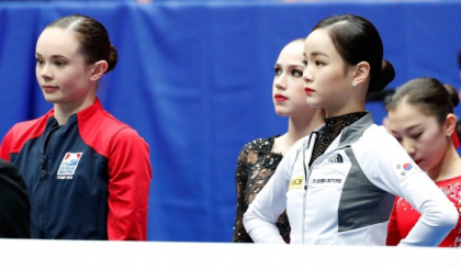 Momentul in care o patinatoare o taie cu patinele pe rivala sa din Coreea de Sud - VIDEO Momentul in care o patinatoare o taie cu patinele pe rivala sa din Coreea de Sud - VIDEO