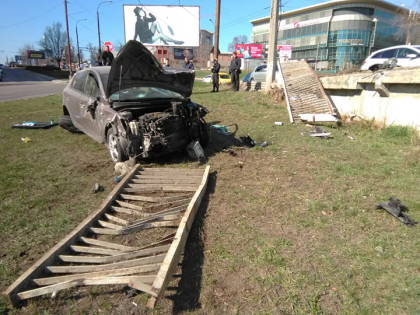 Accident in lant pe strada Ismail din capitala. Masinile grav avariate. Ambulanta la fata locului- FOTO