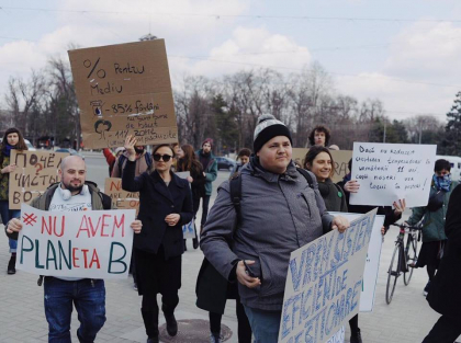 OccupyGuguta: "Este, evident, condamnabila actiunea lui Pavel Grigorciuc, dar si mai condamnabila este modalitatea de aplicare a justitiei selective" OccupyGuguta: "Este, evident, condamnabila actiunea lui Pavel Grigorciuc, dar si mai condamnabila este modalitatea de aplicare a justitiei selective"