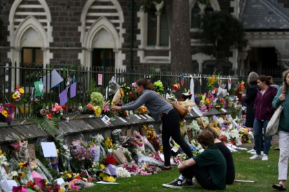 O mama a murit la cateva ore dupa ce si-a ingropat fiul ucis in atacul din Christchurch O mama a murit la cateva ore dupa ce si-a ingropat fiul ucis in atacul din Christchurch