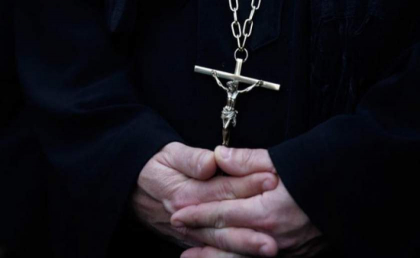 Un fost preot din Cantemir, condamnat la 12 ani de inchisoare pentru ca si-a violat fiica vitrega minora. Adolescenta nascuse un copil. Cum s-a aflat totul Un fost preot din Cantemir, condamnat la 12 ani de inchisoare pentru ca si-a violat fiica vitrega minora. Adolescenta nascuse un copil. Cum s-a aflat totul