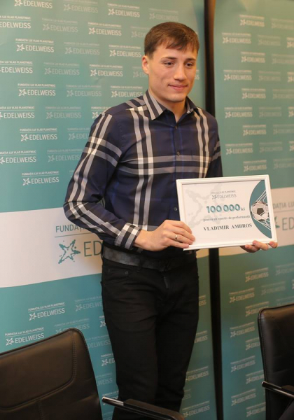 Cati bani a primit Vladimir Ambros de la Vlad Plahotniuc pentru golul marcat in poarta campioanei mondiale - GALERIE FOTO Cati bani a primit Vladimir Ambros de la Vlad Plahotniuc pentru golul marcat in poarta campioanei mondiale - GALERIE FOTO