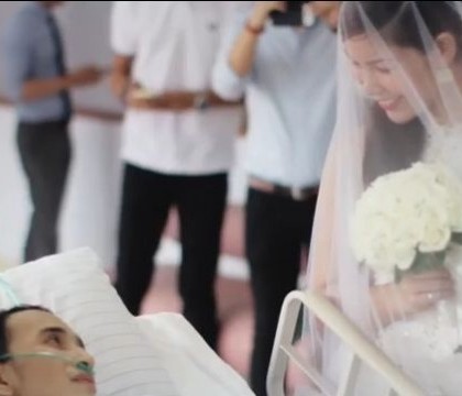 Imaginile care au emotionat o planeta. S-au casatorit cu zece ore inainte ca mirele sa moara de cancer. VIDEO de la ceremonie Imaginile care au emotionat o planeta. S-au casatorit cu zece ore inainte ca mirele sa moara de cancer. VIDEO de la ceremonie