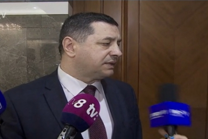 De la presedinte de raion, la deputat. Ion Groza si-a dat demisia, pentru ca a castigat un mandat in noul parlament De la presedinte de raion, la deputat. Ion Groza si-a dat demisia, pentru ca a castigat un mandat in noul parlament