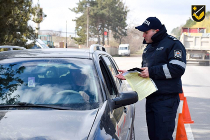 Inspectorii de patrulare, pusi pe treaba: peste 1200 de masini verificate in ultimele zile, iar peste 600 de soferi au fost documentati - FOTO Inspectorii de patrulare, pusi pe treaba: peste 1200 de masini verificate in ultimele zile, iar peste 600 de soferi au fost documentati - FOTO