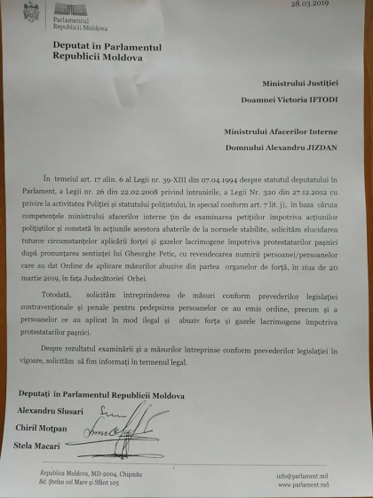 Cine a dat ordin ca mascatii sa foloseasca gaze lacrimogene pentru a dispersa sustinatorii lui Gheorghe Petic. ACUM cere explicatii de la Alexandru Jizdan si Victoria Iftodi - FOTO