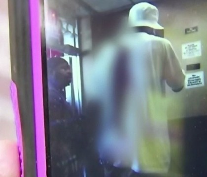 Imagini socante in fast-food. Clientii si-au dat seama ca e injunghiat abia cand l-au auzit ce spune la telefon