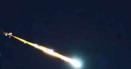 Minge de foc filmata pe cer in Buzau. Reactiile martorilor - VIDEO