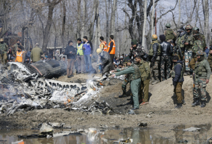 Scandal in India. Armata si-ar fi doborat din greseala un elicopter, omorand 7 oameni Scandal in India. Armata si-ar fi doborat din greseala un elicopter, omorand 7 oameni