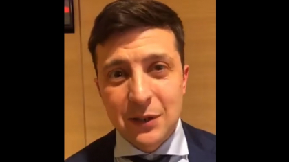Mesajul actorului Vladimir Zelenskii, care a iesit invingator dupa rezultatele exit poll-urilor alegerilor prezidentiale din Ucraina: "Este prima noastra victorie. Sunt la fel ca si voi si va sunt strasnic de recunoscator" - VIDEO Mesajul actorului Vladimir Zelenskii, care a iesit invingator dupa rezultatele exit poll-urilor alegerilor prezidentiale din Ucraina: "Este prima noastra victorie. Sunt la fel ca si voi si va sunt strasnic de recunoscator" - VIDEO