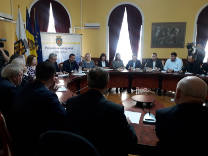 Se apropie alegerile locale? Codreanu: "Eu va cer sa lucrati." Primarul interimar anunta concurs: "Pretura care va lua cele mai multe plangeri va avea un cactus in fata sediului. Eu sunt gata sa-l sadesc" Se apropie alegerile locale? Codreanu: "Eu va cer sa lucrati." Primarul interimar anunta concurs: "Pretura care va lua cele mai multe plangeri va avea un cactus in fata sediului. Eu sunt gata sa-l sadesc"
