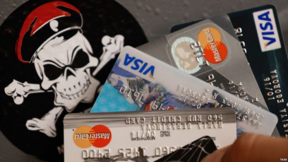 Dumitru Alaiba: "Beneficii de deputat - carduri din categoria Gold - Visa sau Mastercard si credit pana la 200 de mii de lei fara gaj sau birocratie." Reactia Moldindconbank: "Oferta este valabila pentru toate cardurile salariale emise de MICB"