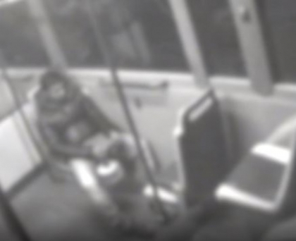 Un adolescent roman teroriza migranti in Italia. Cum actiona cu alti doi italieni - VIDEO Un adolescent roman teroriza migranti in Italia. Cum actiona cu alti doi italieni - VIDEO