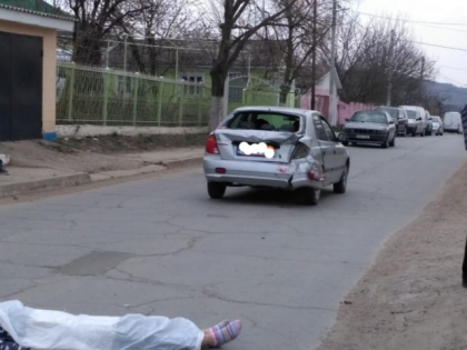 O adolescenta de 15 ani a murit, dupa ce motocicleta pe care se afla s-a izbit violent de o masina - FOTO O adolescenta de 15 ani a murit, dupa ce motocicleta pe care se afla s-a izbit violent de o masina - FOTO