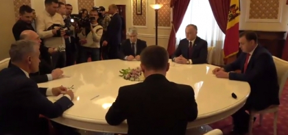 Igor Dodon ii asteapta din nou pe Sandu, Nastase, Plahotniuc si Greceanii la Resedinta de Stat pentru a discuta formarea unei majoritati parlamentare Igor Dodon ii asteapta din nou pe Sandu, Nastase, Plahotniuc si Greceanii la Resedinta de Stat pentru a discuta formarea unei majoritati parlamentare