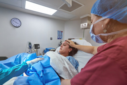 Mii de femei, filmate cu camera ascunsa intr-un spital in timpul nasterii Mii de femei, filmate cu camera ascunsa intr-un spital in timpul nasterii