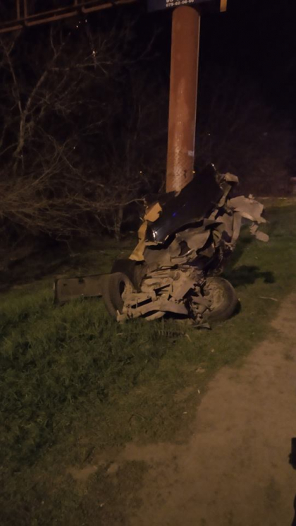 Ce spun oamenii legii despre accidentul in care un BMW a fost rupt in doua: "Vom stabili daca era urmarit." Ce risca soferul - FOTO Ce spun oamenii legii despre accidentul in care un BMW a fost rupt in doua: "Vom stabili daca era urmarit." Ce risca soferul - FOTO