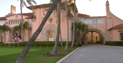 Motivul pentru care o femeie care a vrut sa intre intr-un hotel al lui Trump a fost arestata Motivul pentru care o femeie care a vrut sa intre intr-un hotel al lui Trump a fost arestata