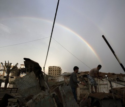 Un avion militar israelian a atacat un vehicul, in Fasia Gaza. Doua persoane au murit Un avion militar israelian a atacat un vehicul, in Fasia Gaza. Doua persoane au murit