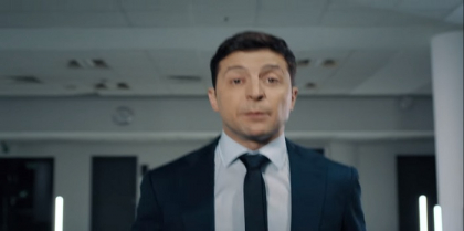Actorul Vladimir Zelenskii i-a pus conditii lui Petro Porosenko si l-a chemat la dezbateri pe Stadionul Olimpic din Kiev: "Va dau 24 de ore! Ganditi-va" - VIDEO Actorul Vladimir Zelenskii i-a pus conditii lui Petro Porosenko si l-a chemat la dezbateri pe Stadionul Olimpic din Kiev: "Va dau 24 de ore! Ganditi-va" - VIDEO