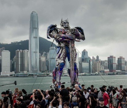 Metoda de razbunare a unui afacerist chinez, parasit acum 7 ani de iubita pentru ca era prea sarac pentru a merge la film Metoda de razbunare a unui afacerist chinez, parasit acum 7 ani de iubita pentru ca era prea sarac pentru a merge la film