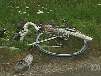 Barbatul care acum doi ani si jumatate a urcat beat crita la volan si a strivit un biciclist la Causeni, pedepsit mai aspru. Acesta a incercat sa scape de sentinta si a spus ca la volan se afla fratele sau minor, impunandu-l sa se autodenunte Barbatul care acum doi ani si jumatate a urcat beat crita la volan si a strivit un biciclist la Causeni, pedepsit mai aspru. Acesta a incercat sa scape de sentinta si a spus ca la volan se afla fratele sau minor, impunandu-l sa se autodenunte