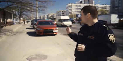 "Lupul isi schimba parul, dar naravul - ba." O spun politistii care au filmat un video ca sa spuna soferilor cum si unde trebuie sa se parcheze, dar si ce vor pati daca vor incalca - VIDEO