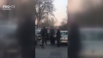Politia ii cauta pe cei doi soferi care s-au batut in plina strada. Ce spun oamenii legii despre incident