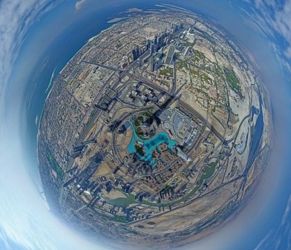 VIDEO. Lumea vazuta din varful celei mai inalte cladiri construite vreodata VIDEO. Lumea vazuta din varful celei mai inalte cladiri construite vreodata