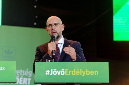 "Cei doi colegi cu care eram ar fi putut sa intre, dar eu nu". Liderul UDMR, Kelemen Hunor, interdictie sa intre in Ucraina "Cei doi colegi cu care eram ar fi putut sa intre, dar eu nu". Liderul UDMR, Kelemen Hunor, interdictie sa intre in Ucraina