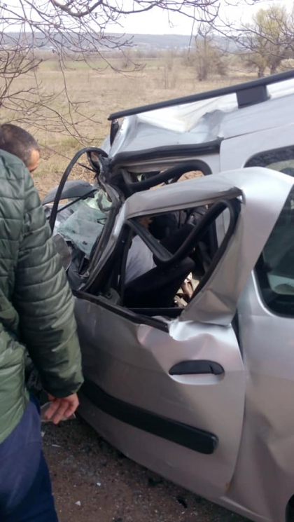 Doua persoane s-au stins, dupa ce masina in care se aflau s-a ciocnit violent cu un autobuz de pe ruta Chisinau-Anenii Noi - GALERIE FOTO