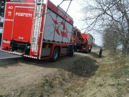 Salvatorii au intervenit la Anenii Noi pentru a scoate dintre fiarele masinii facute zob corpurile neinsufletite ale celor doua persoane - GALERIE FOTO Salvatorii au intervenit la Anenii Noi pentru a scoate dintre fiarele masinii facute zob corpurile neinsufletite ale celor doua persoane - GALERIE FOTO