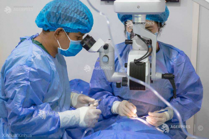 Erori facute de personalul medical cu manusile si halatele raspandesc bacteriile in centrele medicale - studiu Erori facute de personalul medical cu manusile si halatele raspandesc bacteriile in centrele medicale - studiu