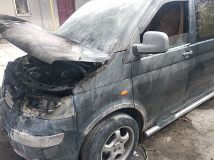 O masina a luat foc pe o strada din Balti. Vehiculul a fost distrus in totalitate - FOTO