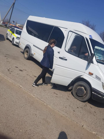 Mai multi soferi de transport public, documentati dupa ce au incalcat regulile de circulatie si au pus in pericol vietile pasagerilor. Oamenii legii indeamna cetatenii sa anunte imediat politia daca observa soferi care incalca - FOTO