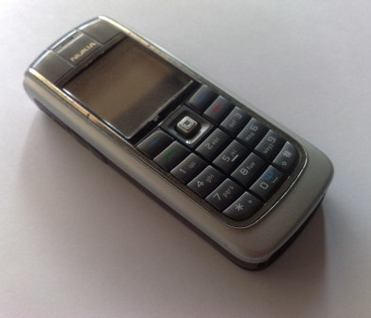 "Telefonul meu batran mi-a salvat viata". Un barbat pierdut in munti a fost gasit datorita unui Nokia vechi de 10 ani