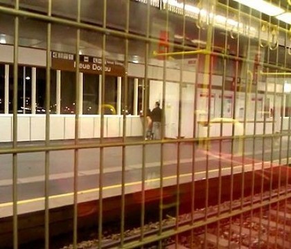 Un cuplu a intretinut relatii sexuale in vazul tuturor, intr-o statie de metrou din Viena. Cei doi risca 6 luni de inchisoare