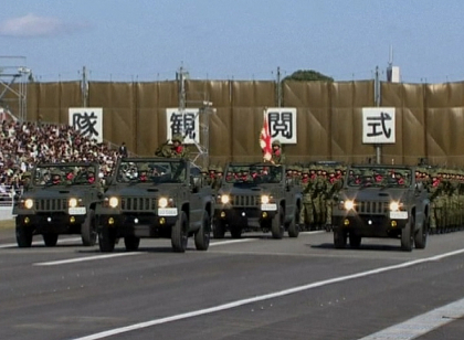 Japonia si-a aratat artileria grea. Parada impresionanta si mesajul nu tocmai pozitiv al premierului