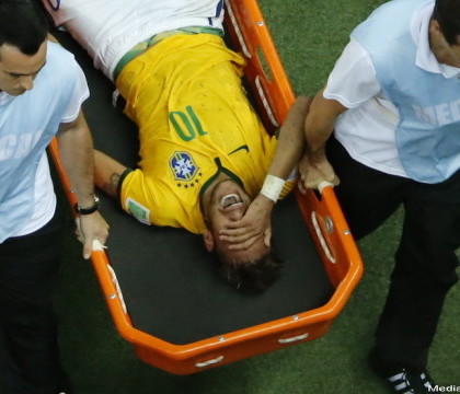 CM DE FOTBAL 2014. Brazilia, in semifinale. Momentul dramatic in care Neymar si-a fracturat o vertebra