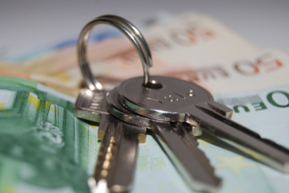 Au dat banii pe apartamente care nu exista. Zeci de oameni incearca disperati sa-si faca dreptate Au dat banii pe apartamente care nu exista. Zeci de oameni incearca disperati sa-si faca dreptate