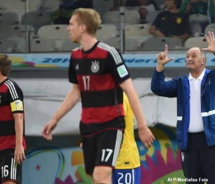 BRAZILIA - GERMANIA 1-7. Cum a fost fotografiat, in timpul meciului, antrenorul Luis Felipe Scolari BRAZILIA - GERMANIA 1-7. Cum a fost fotografiat, in timpul meciului, antrenorul Luis Felipe Scolari
