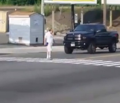 Atentie la trecerile de pietoni. Capcana pe care o intind chiar politistii, in America - un anonim a pus totul pe Facebook. VIDEO Atentie la trecerile de pietoni. Capcana pe care o intind chiar politistii, in America - un anonim a pus totul pe Facebook. VIDEO