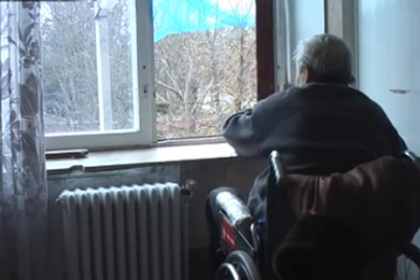 La azil, ca intr-o temnita. Batranii din Soldanesti nu mai pot sa se spele sau sa respire aer curat