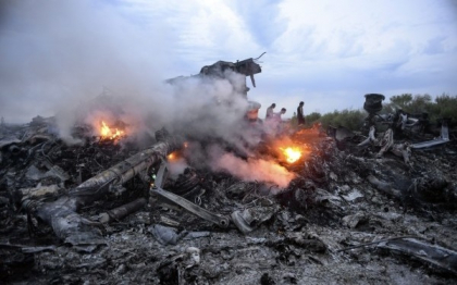 Zborul MH17. Anchetatorii au dezvaluit numele a doi barbati suspecti, care vorbeau rusa. Convorbirile facute publice Zborul MH17. Anchetatorii au dezvaluit numele a doi barbati suspecti, care vorbeau rusa. Convorbirile facute publice
