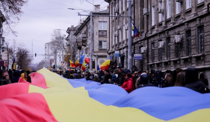 Basescu, Orban si Barna, la Chisinau, pentru un miting la 100 de ani la Unire Basescu, Orban si Barna, la Chisinau, pentru un miting la 100 de ani la Unire